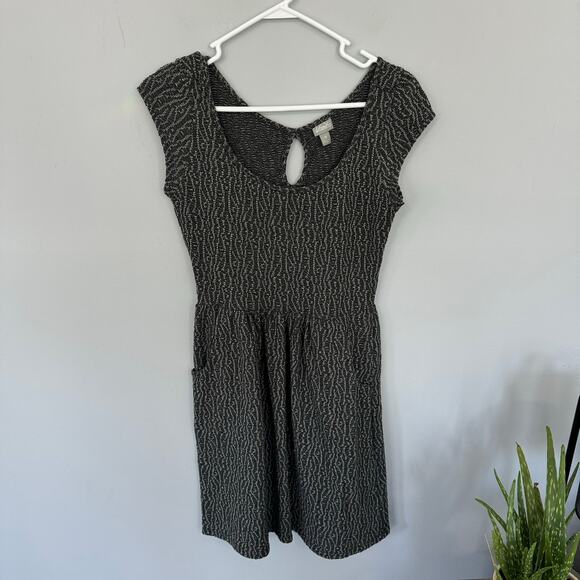 Vanity Cap Sleeve Fit & Flare Dress Women's Size Small Dark Gray & White Pockets - Picture 1 of 9